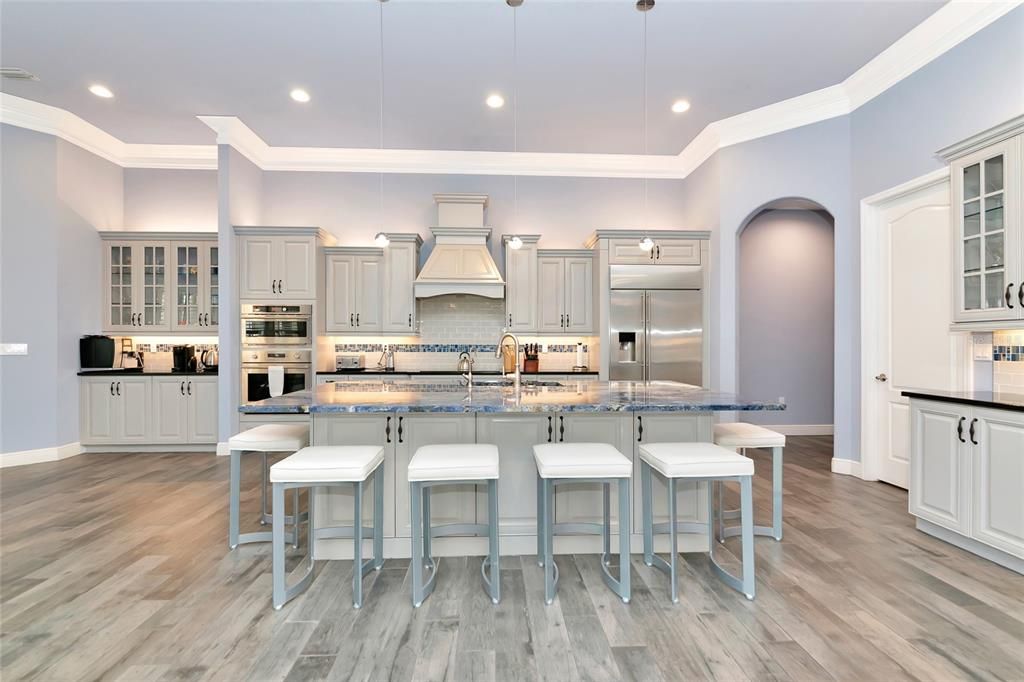 For Sale: $2,499,000 (5 beds, 4 baths, 4815 Square Feet)