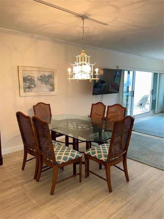 出租: $7,500 (2 贝兹, 2 浴室, 1505 平方英尺)