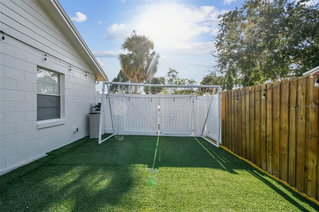 For Sale: $365,000 (3 beds, 3 baths, 1742 Square Feet)