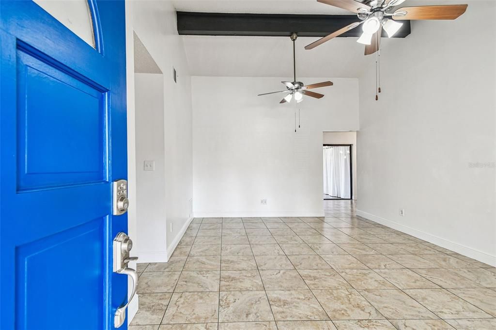 For Sale: $365,000 (3 beds, 3 baths, 1742 Square Feet)