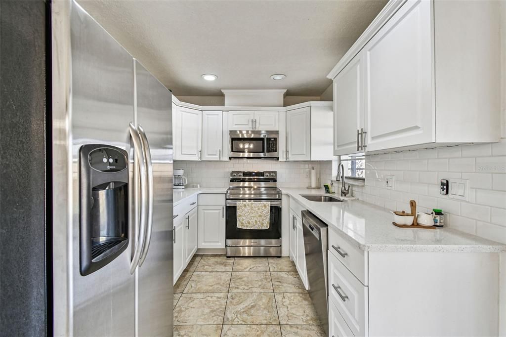 For Sale: $365,000 (3 beds, 3 baths, 1742 Square Feet)