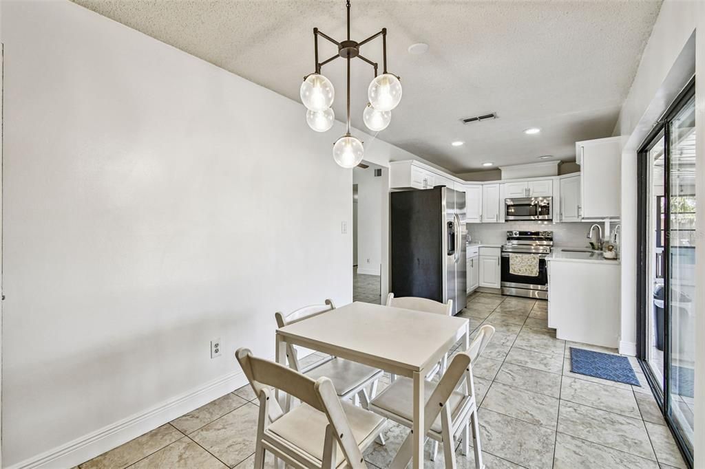 For Sale: $365,000 (3 beds, 3 baths, 1742 Square Feet)
