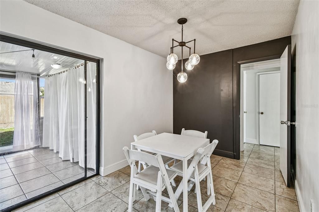 For Sale: $365,000 (3 beds, 3 baths, 1742 Square Feet)
