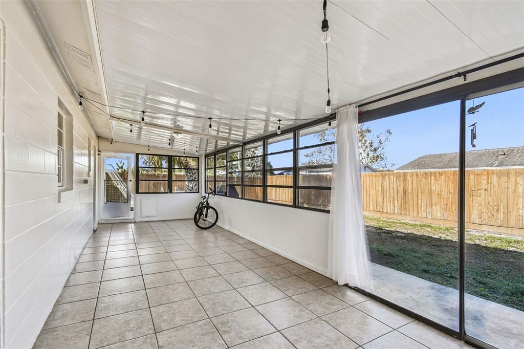 For Sale: $365,000 (3 beds, 3 baths, 1742 Square Feet)