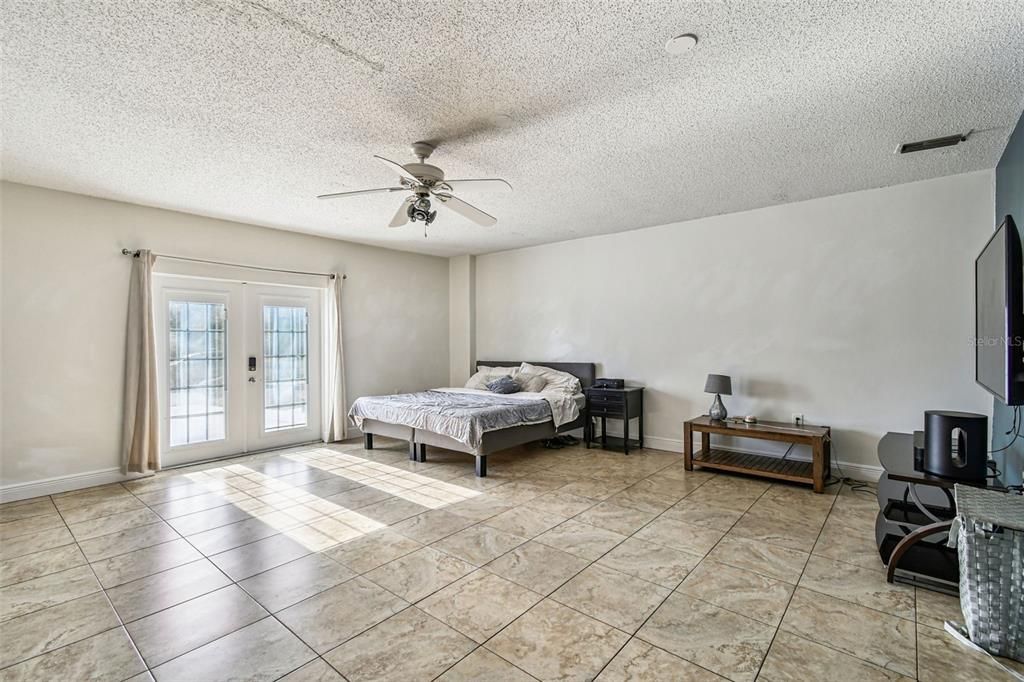 For Sale: $365,000 (3 beds, 3 baths, 1742 Square Feet)