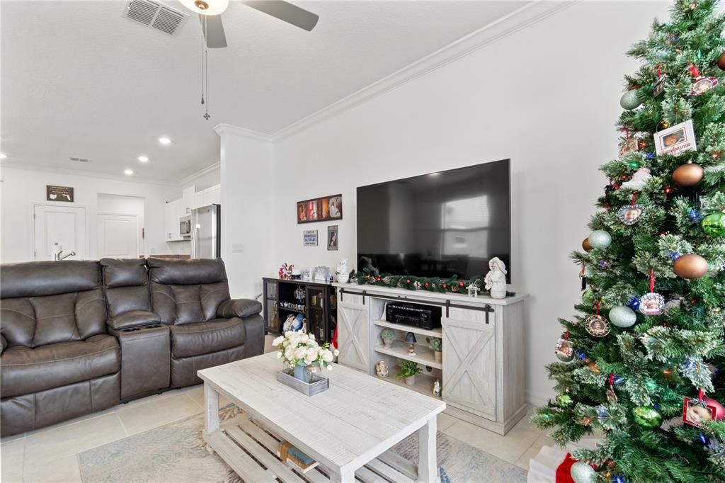 En Venta: $315,000 (3 camas, 2 baños, 1807 Pies cuadrados)