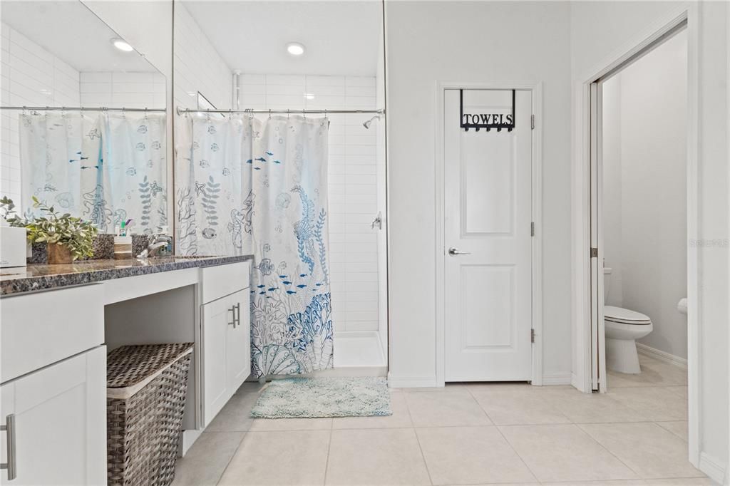 En Venta: $315,000 (3 camas, 2 baños, 1807 Pies cuadrados)