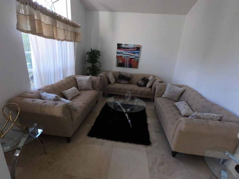 En Renta: $4,250 (4 camas, 3 baños, 2741 Pies cuadrados)