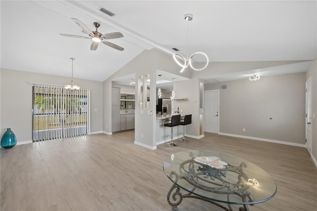 В аренду: $1,800 (2 спален, 2 ванн, 1348 Квадратных фут)