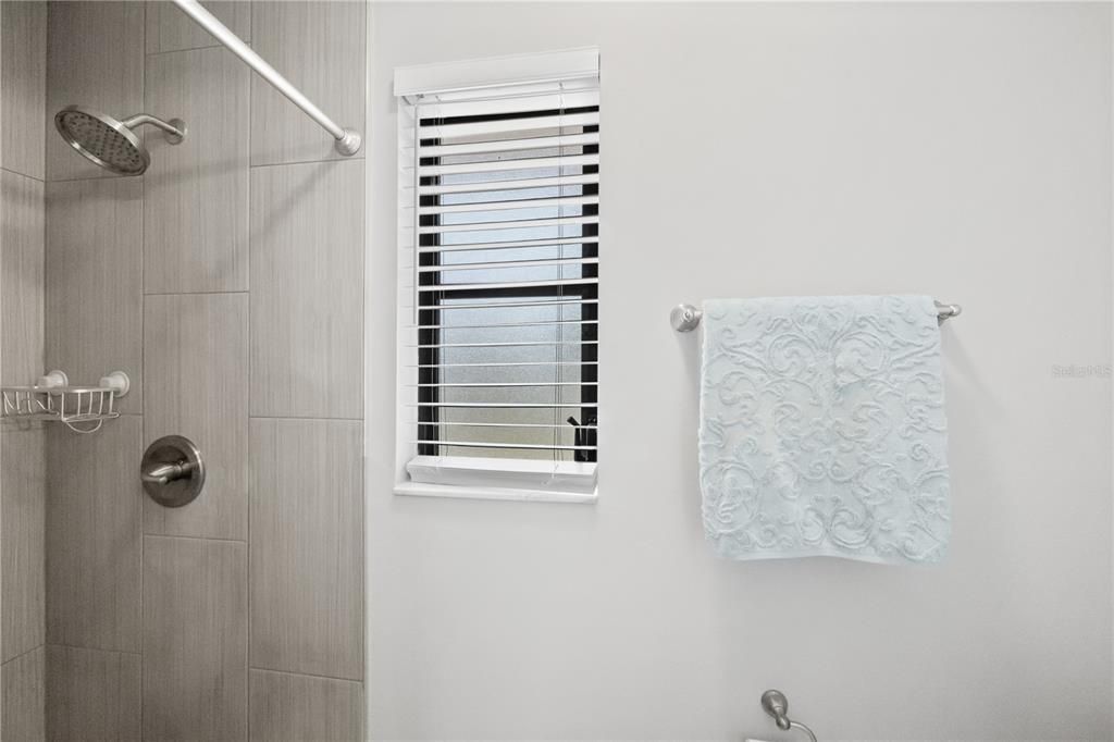 В аренду: $1,800 (2 спален, 2 ванн, 1348 Квадратных фут)