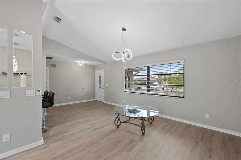 В аренду: $1,800 (2 спален, 2 ванн, 1348 Квадратных фут)