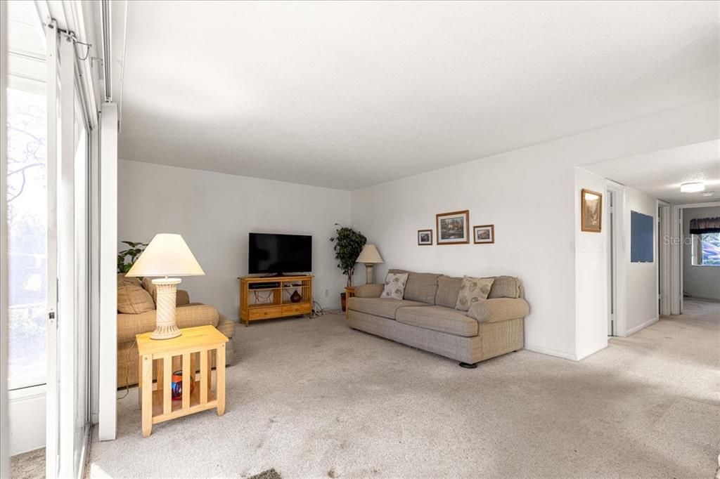 For Sale: $138,000 (2 beds, 2 baths, 1072 Square Feet)