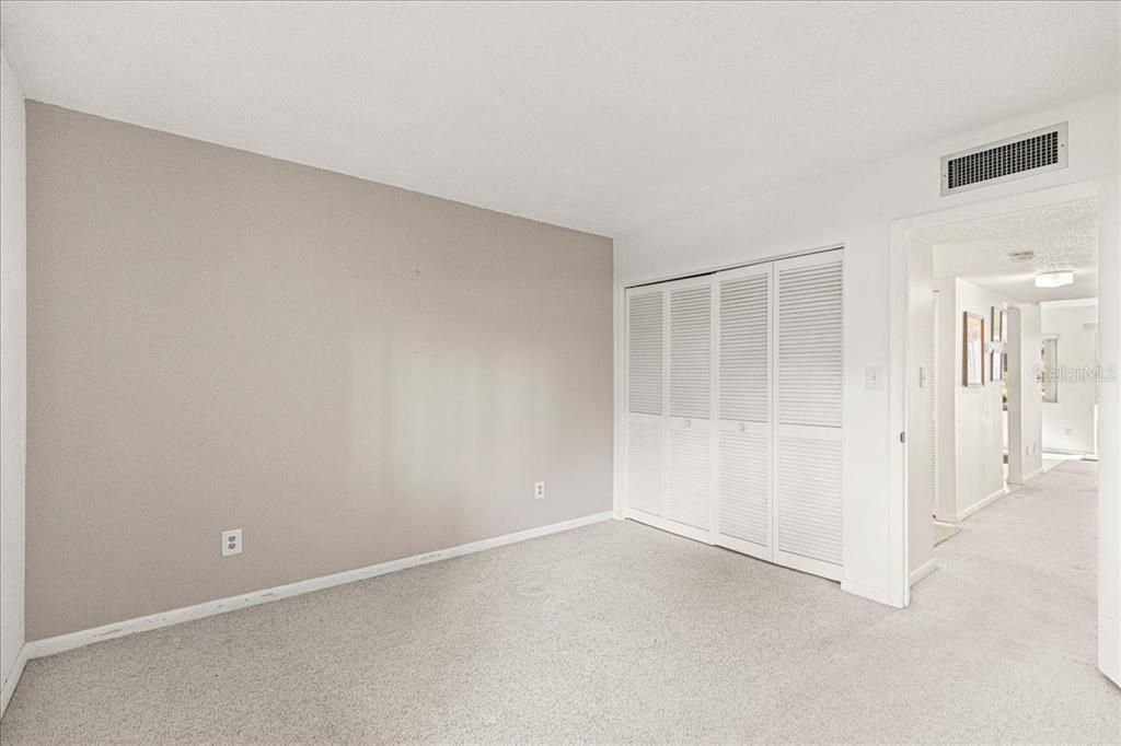 For Sale: $138,000 (2 beds, 2 baths, 1072 Square Feet)