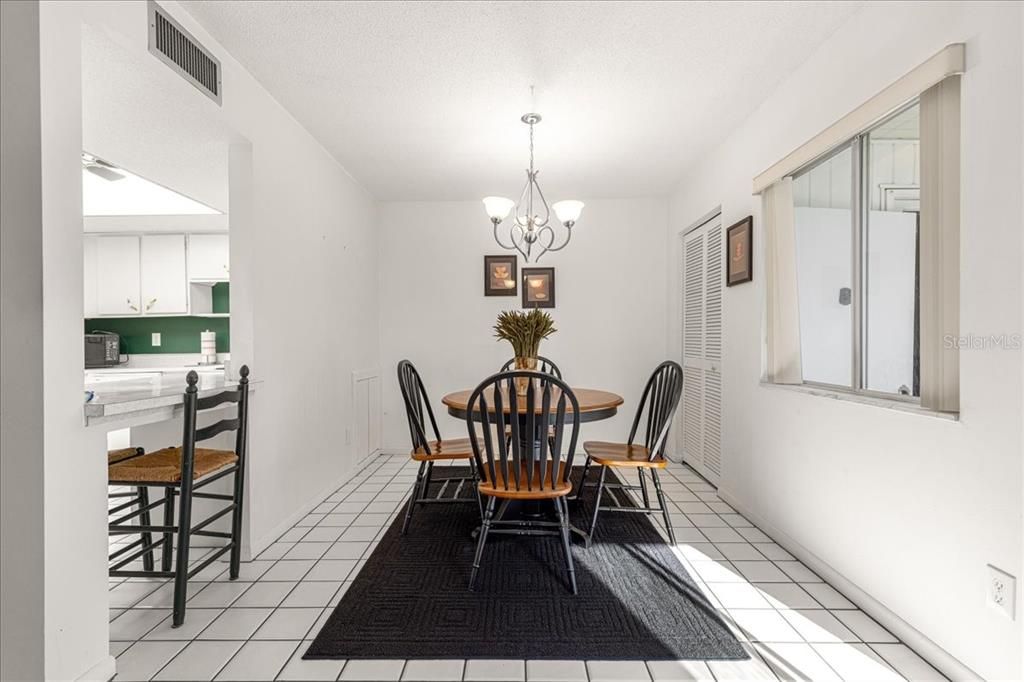 For Sale: $138,000 (2 beds, 2 baths, 1072 Square Feet)