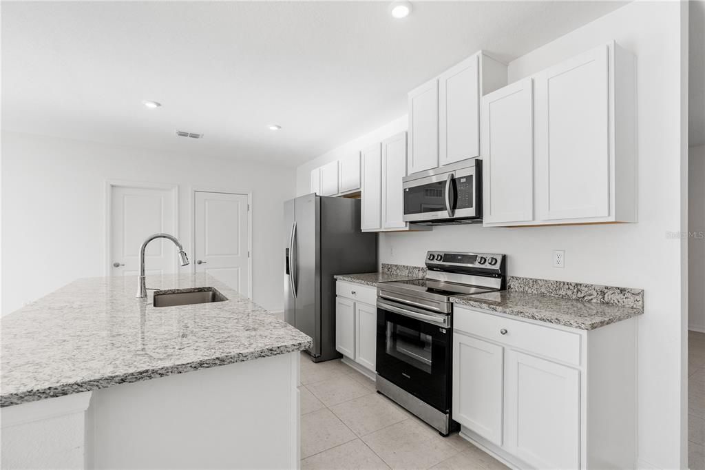 待售: $359,900 (4 贝兹, 2 浴室, 2052 平方英尺)