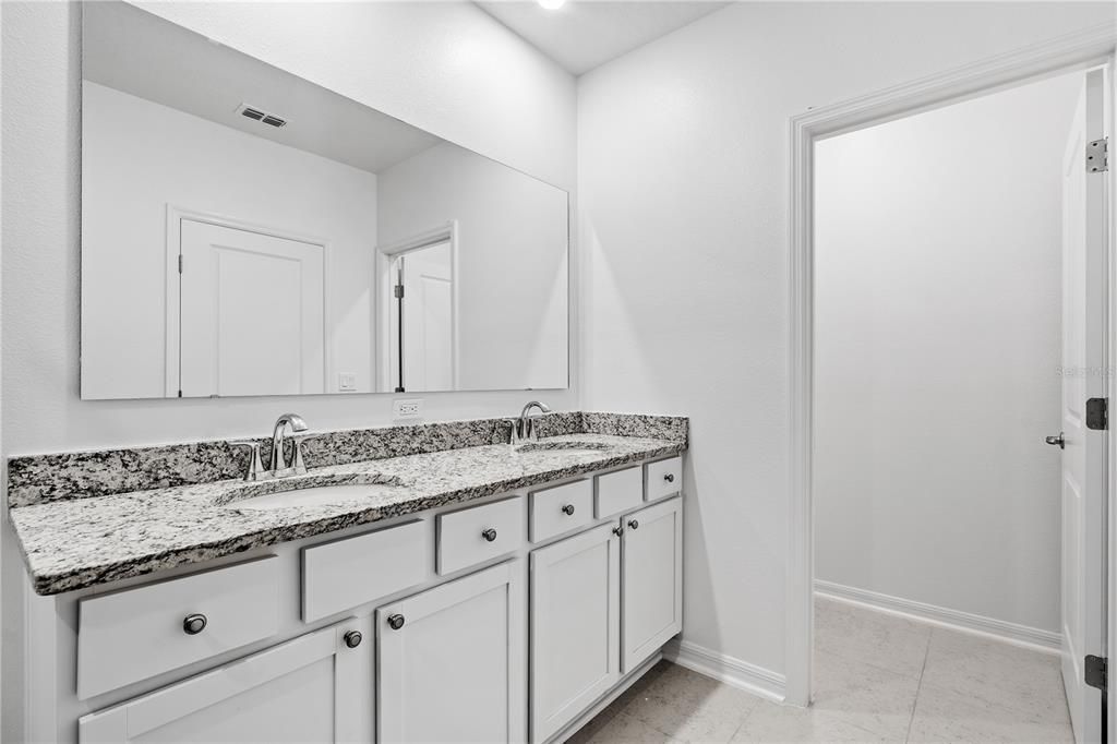 待售: $359,900 (4 贝兹, 2 浴室, 2052 平方英尺)