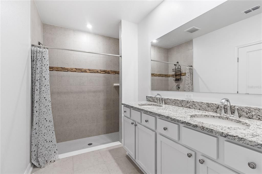 待售: $359,900 (4 贝兹, 2 浴室, 2052 平方英尺)