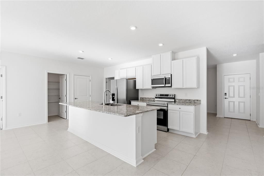 待售: $359,900 (4 贝兹, 2 浴室, 2052 平方英尺)