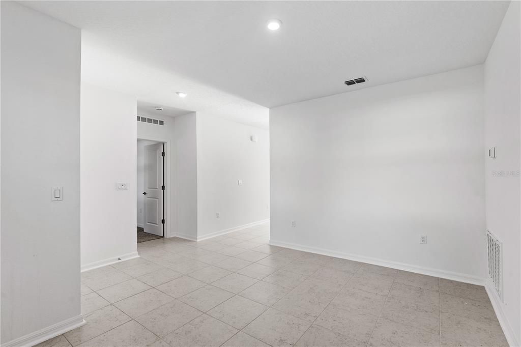 待售: $359,900 (4 贝兹, 2 浴室, 2052 平方英尺)