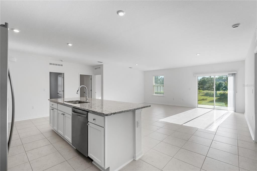 待售: $359,900 (4 贝兹, 2 浴室, 2052 平方英尺)