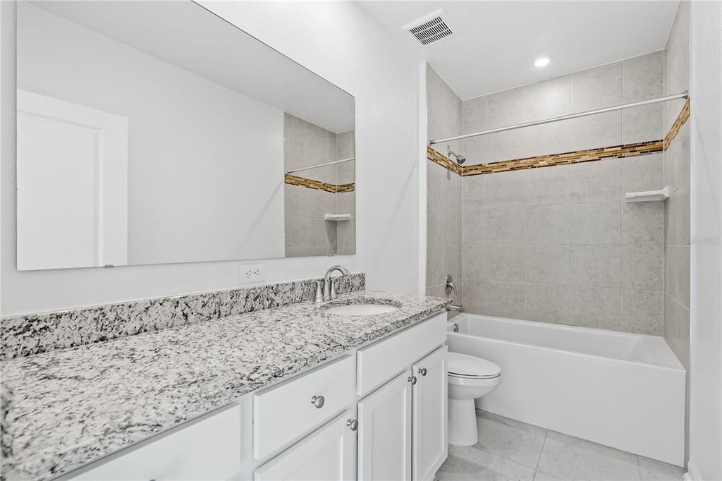 待售: $359,900 (4 贝兹, 2 浴室, 2052 平方英尺)