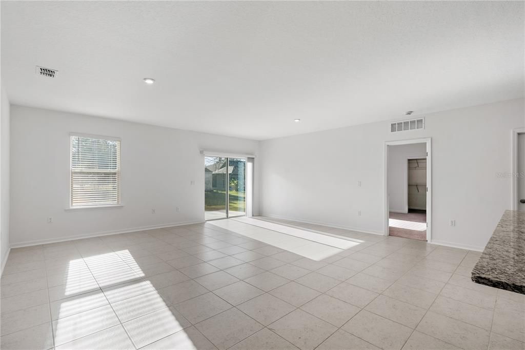 待售: $359,900 (4 贝兹, 2 浴室, 2052 平方英尺)