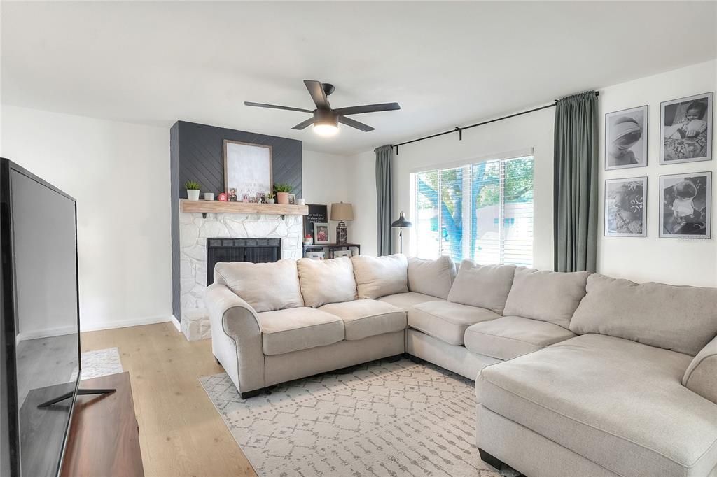 En Venta: $249,900 (3 camas, 2 baños, 1212 Pies cuadrados)