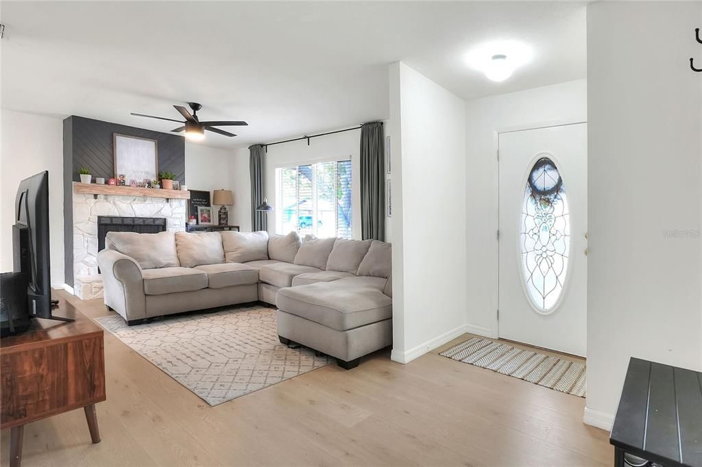 En Venta: $249,900 (3 camas, 2 baños, 1212 Pies cuadrados)