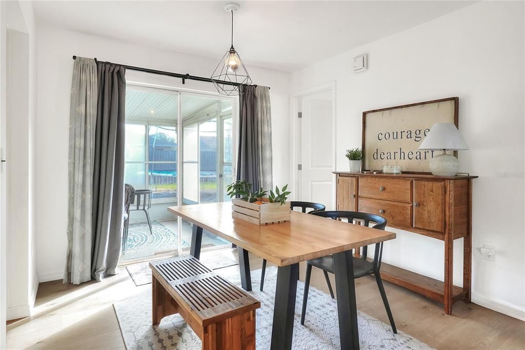 En Venta: $249,900 (3 camas, 2 baños, 1212 Pies cuadrados)