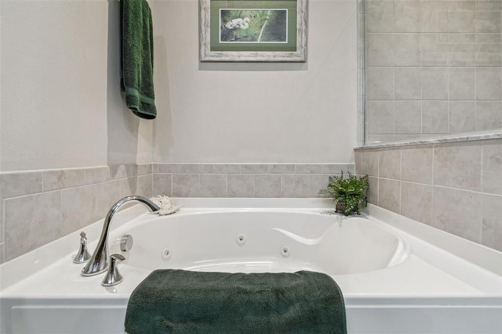 For Sale: $499,900 (3 beds, 3 baths, 2215 Square Feet)