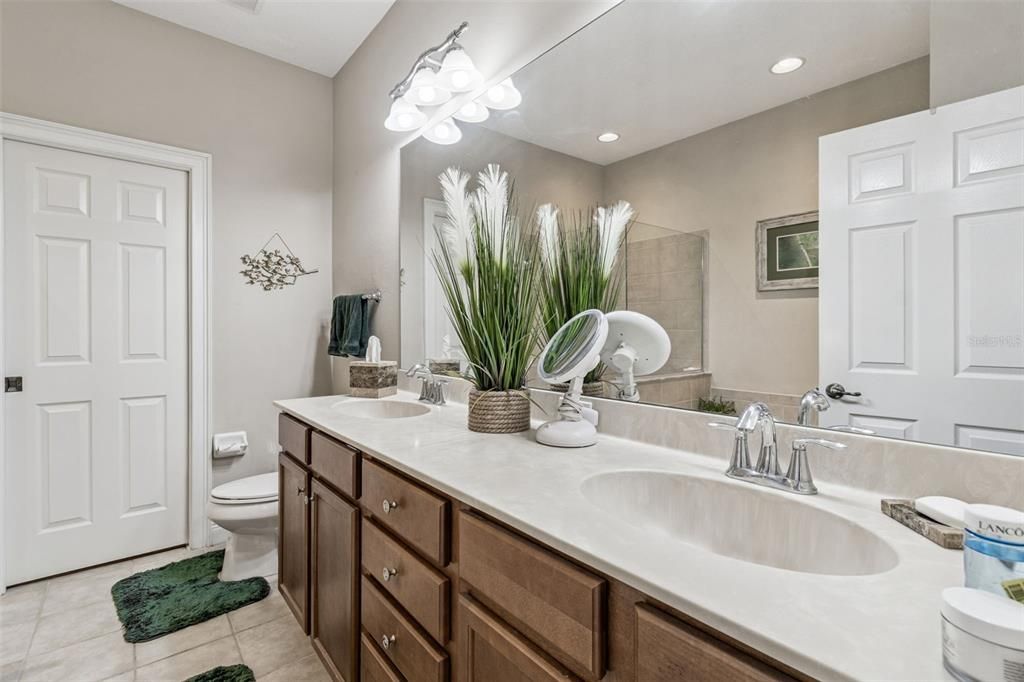 For Sale: $499,900 (3 beds, 3 baths, 2215 Square Feet)