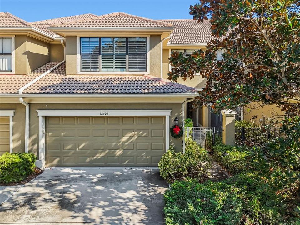 For Sale: $499,900 (3 beds, 3 baths, 2215 Square Feet)