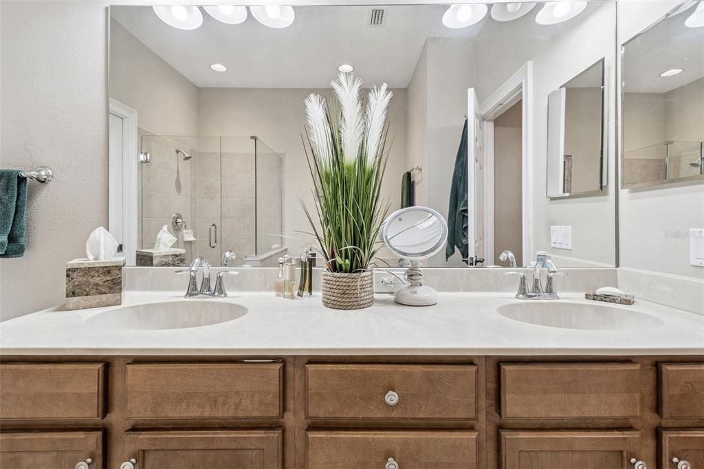 For Sale: $499,900 (3 beds, 3 baths, 2215 Square Feet)