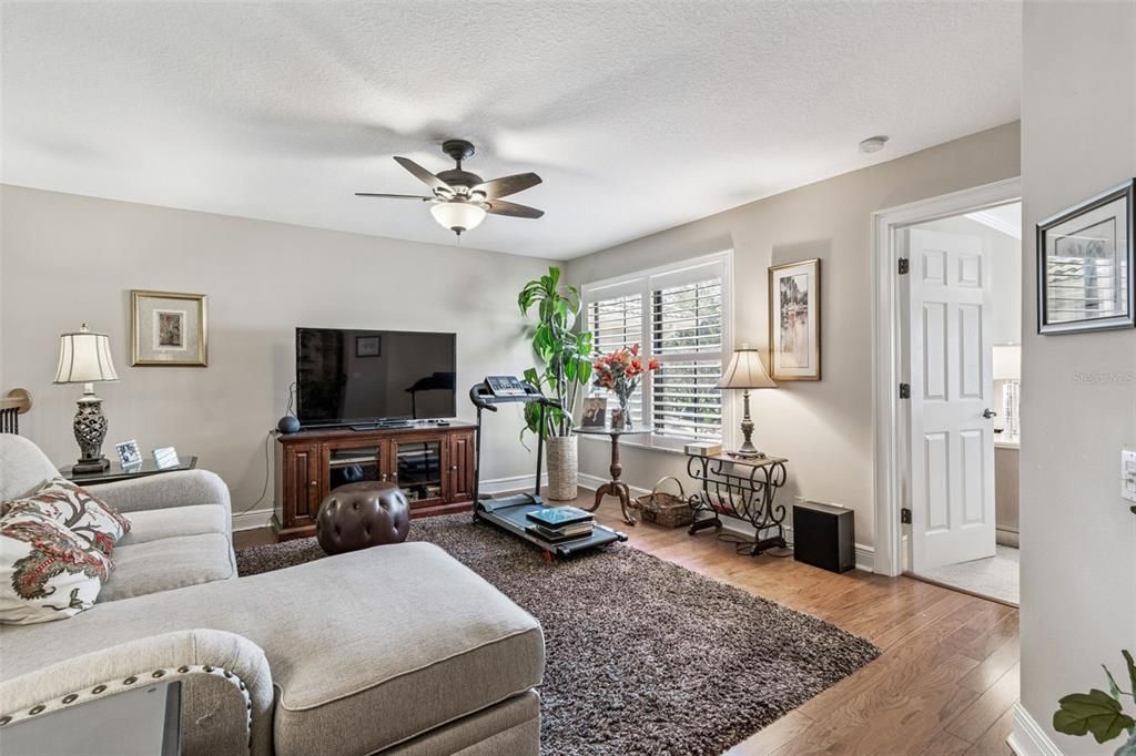 For Sale: $499,900 (3 beds, 3 baths, 2215 Square Feet)