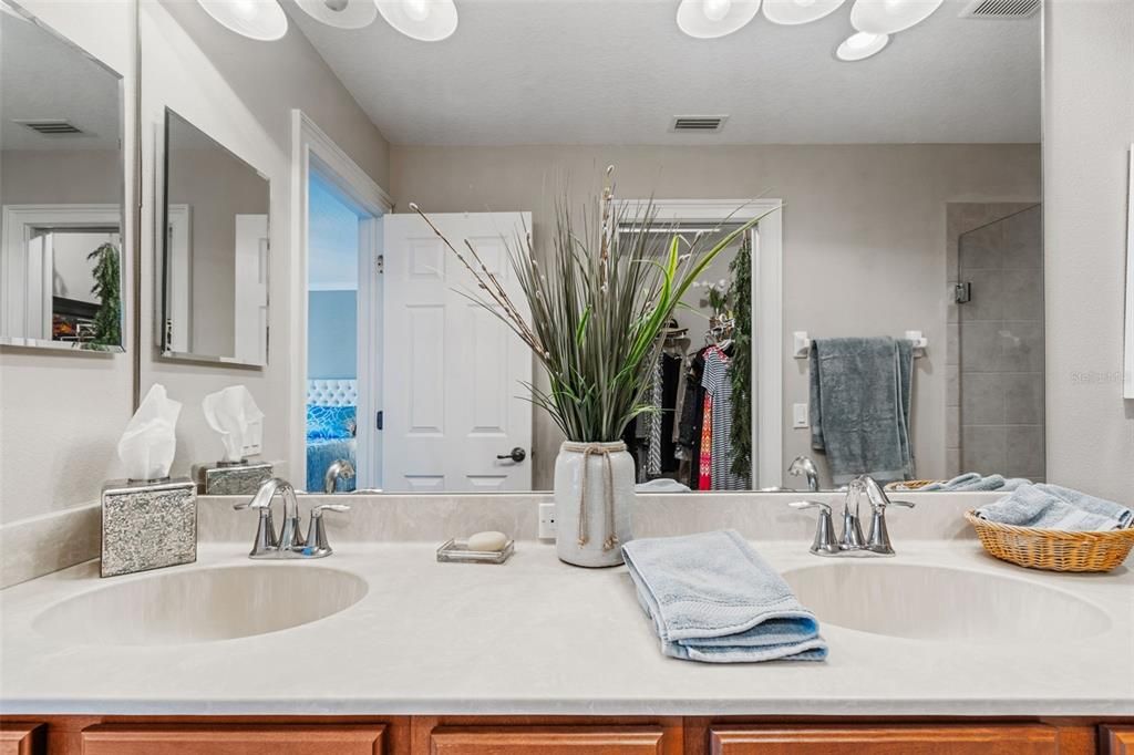 For Sale: $499,900 (3 beds, 3 baths, 2215 Square Feet)