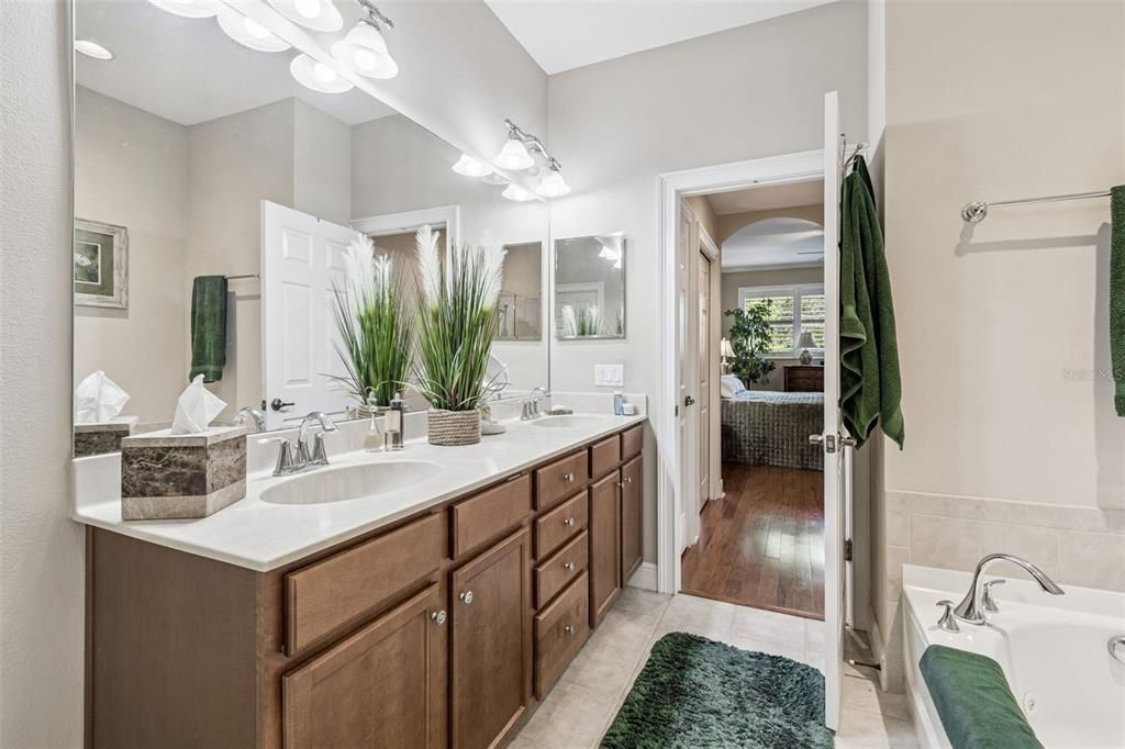 For Sale: $499,900 (3 beds, 3 baths, 2215 Square Feet)