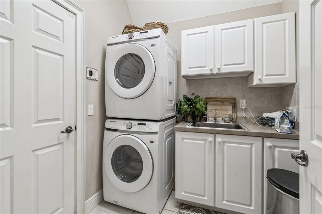 For Sale: $499,900 (3 beds, 3 baths, 2215 Square Feet)