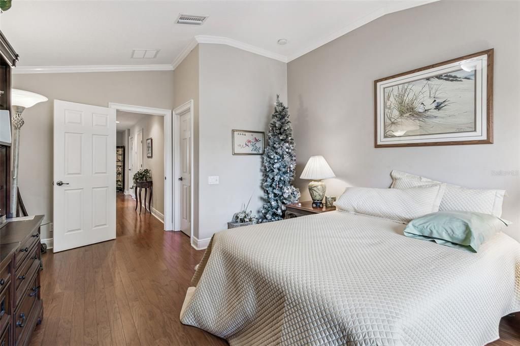 For Sale: $499,900 (3 beds, 3 baths, 2215 Square Feet)