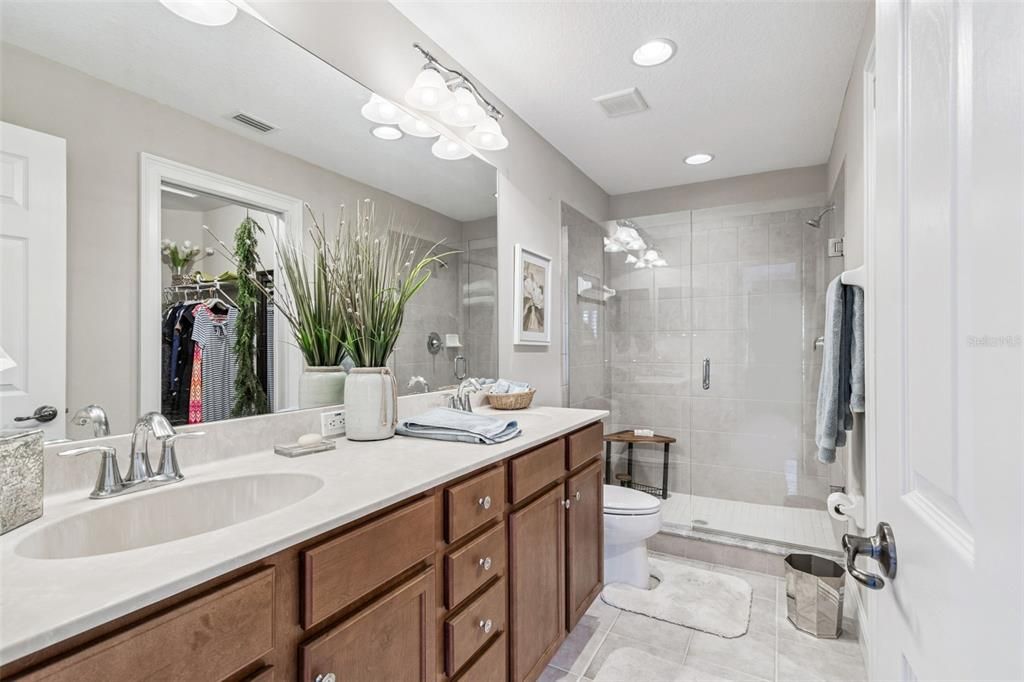 For Sale: $499,900 (3 beds, 3 baths, 2215 Square Feet)