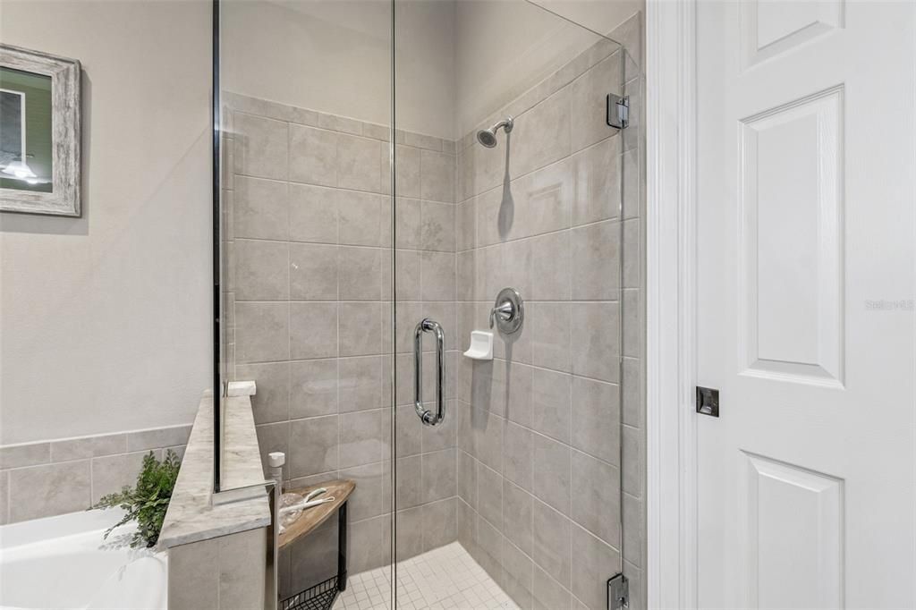 For Sale: $499,900 (3 beds, 3 baths, 2215 Square Feet)