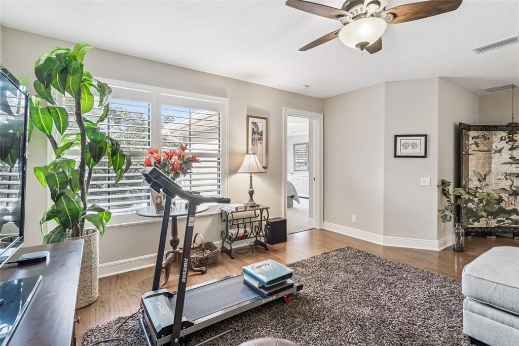 For Sale: $499,900 (3 beds, 3 baths, 2215 Square Feet)