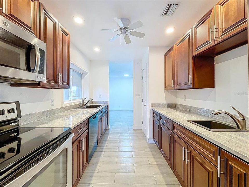 В аренду: $2,500 (3 спален, 2 ванн, 1161 Квадратных фут)