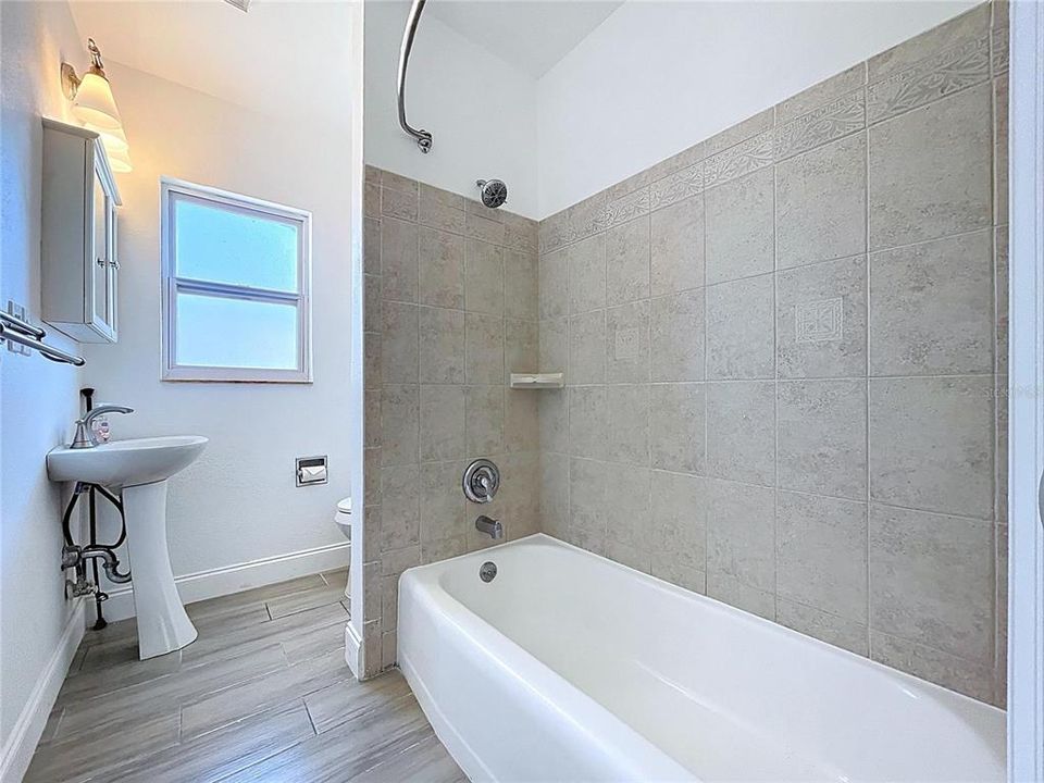 В аренду: $2,500 (3 спален, 2 ванн, 1161 Квадратных фут)