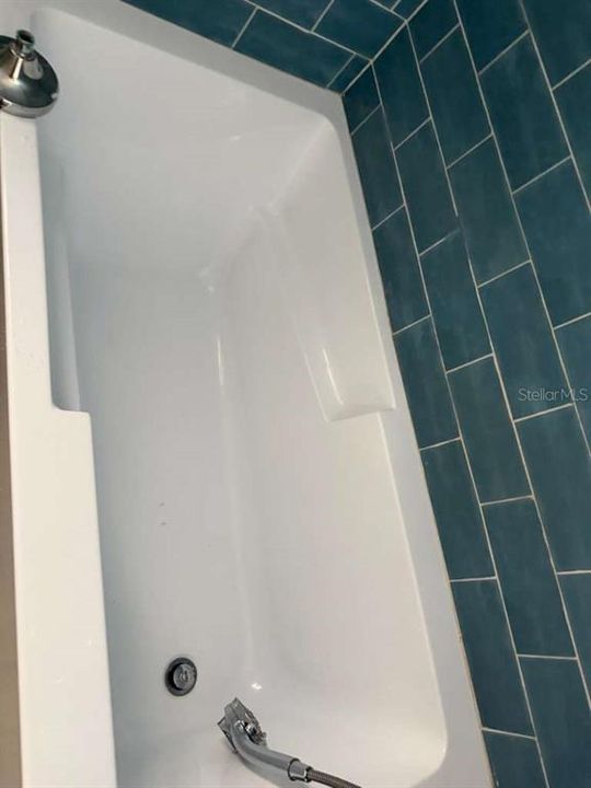 For Sale: $249,000 (2 beds, 1 baths, 750 Square Feet)