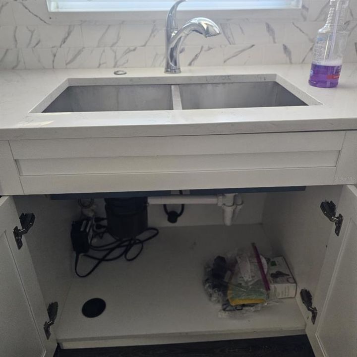 For Sale: $249,000 (2 beds, 1 baths, 750 Square Feet)