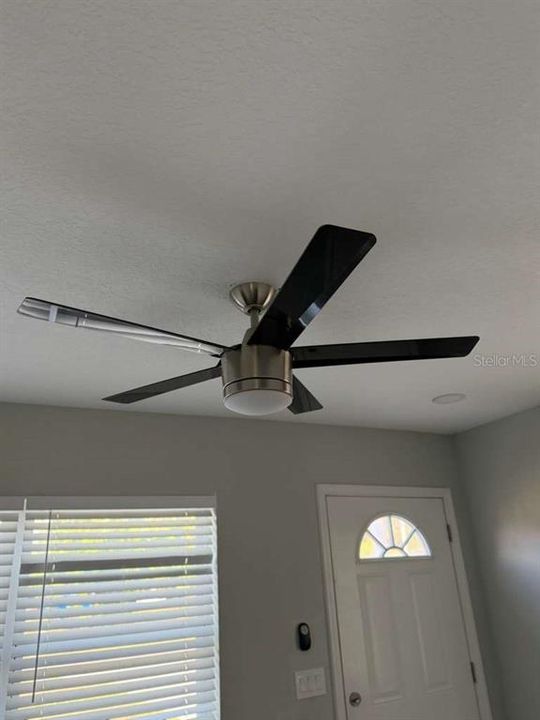 For Sale: $249,000 (2 beds, 1 baths, 750 Square Feet)