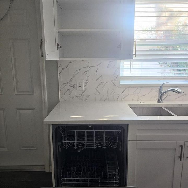 For Sale: $249,000 (2 beds, 1 baths, 750 Square Feet)