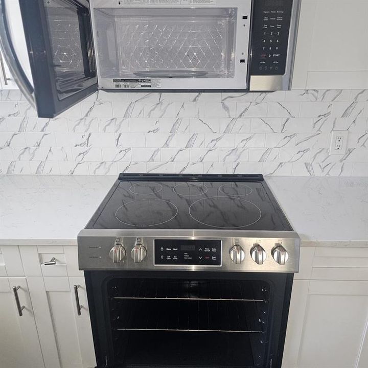 For Sale: $249,000 (2 beds, 1 baths, 750 Square Feet)