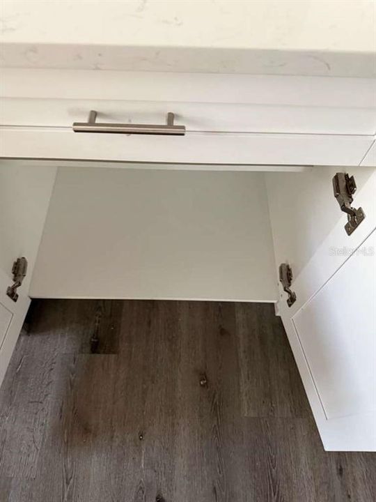 For Sale: $249,000 (2 beds, 1 baths, 750 Square Feet)