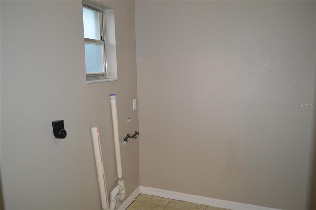 For Sale: $329,000 (6 beds, 0 baths, 2204 Square Feet)